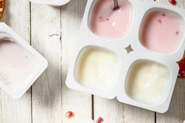 Jaki jogurt dla niemowlaka? Wybierz najlepszy i uniknij błędów