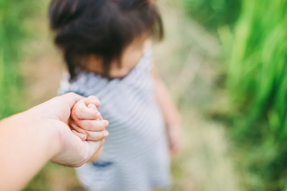 Jak adoptować dziecko - poznaj kluczowe kroki i wymagania w Polsce