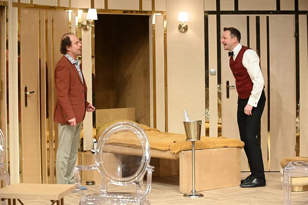 Teatr Capitol: O co biega? Zaskakująca farsa, która zachwyca widzów