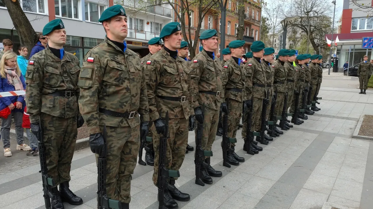 Gdzie odbywa się dobrowolna zasadnicza służba wojskowa w Polsce?