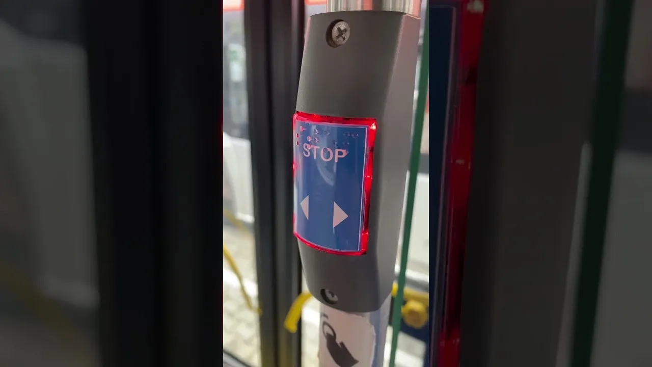 Jak otworzyć drzwi w autobusie - proste sposoby na łatwe wejście