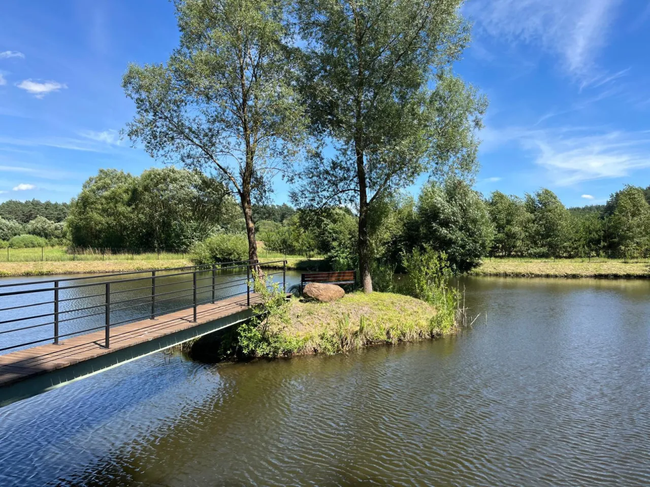 Łowisko Krzesimów – idealne miejsce na wędkowanie z rodziną i przyjaciółmi