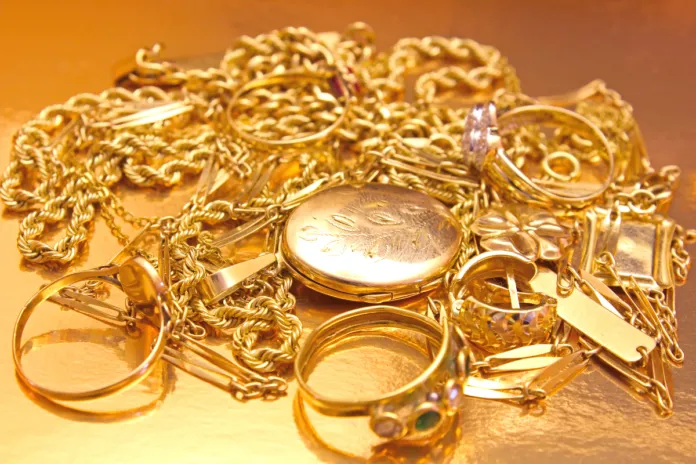Jaką próbę ma złoto? Odkryj tajemnice prób złota w biżuterii