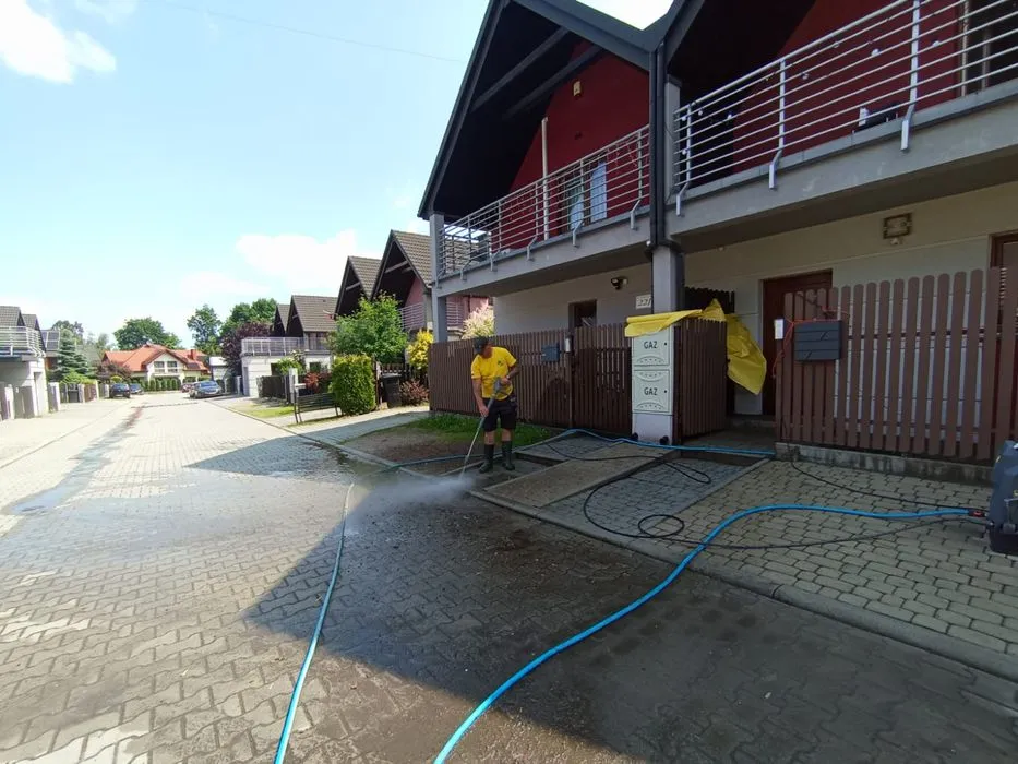 Ile kosztuje montaż siatki na balkonie? Sprawdź ceny i oszczędź