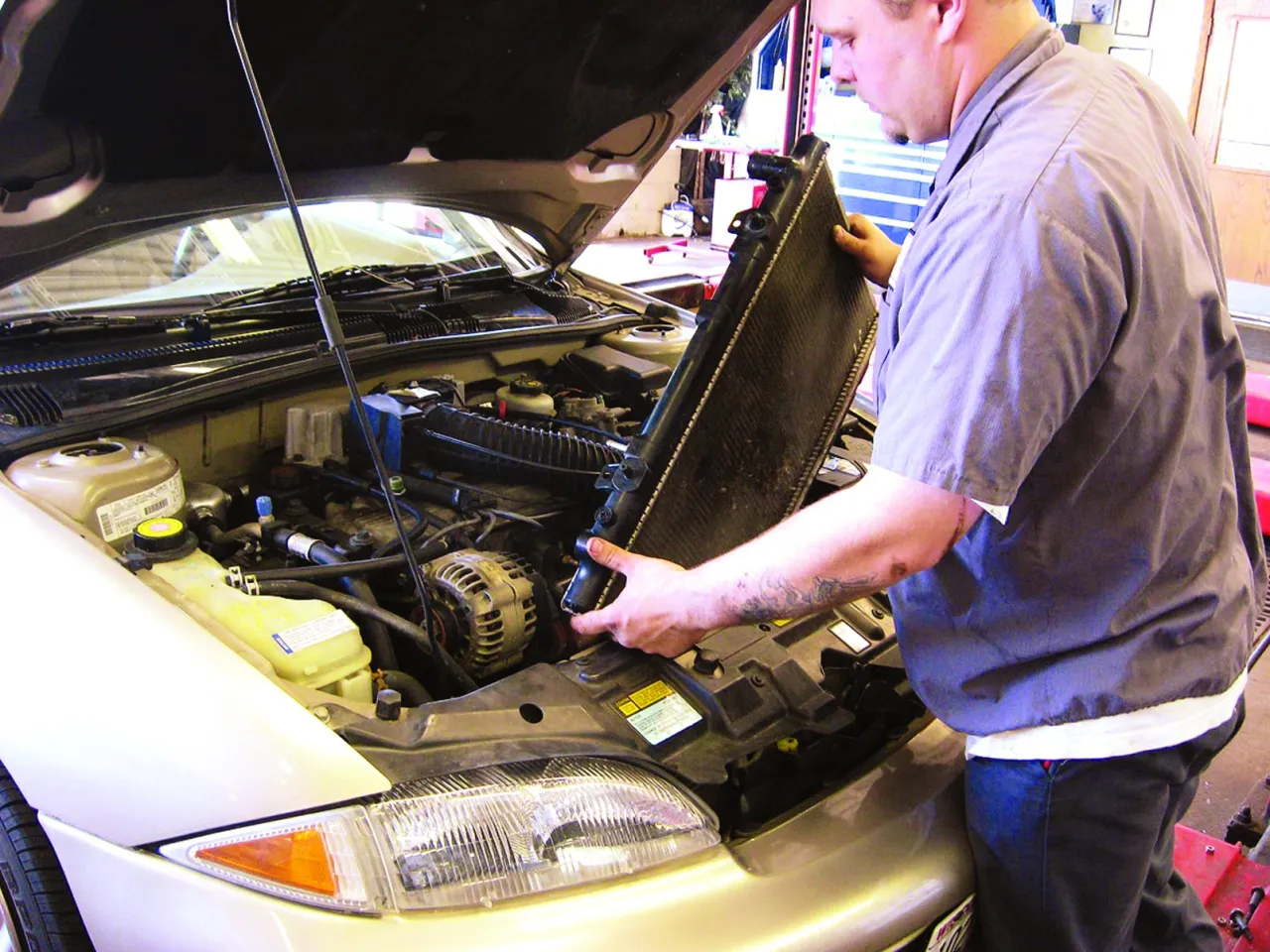 Chłodnica w samochodzie gdzie jest - jak uniknąć problemów z chłodzeniem