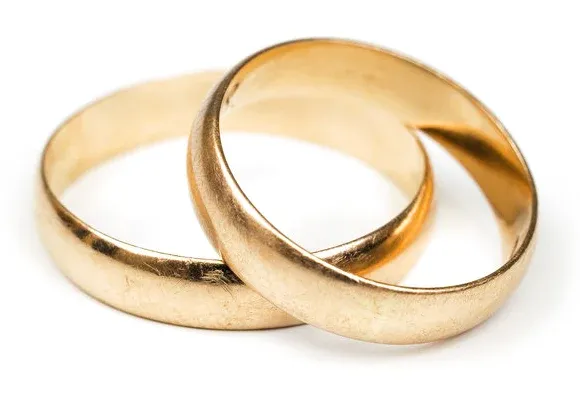 Czy obrączki się rysują? Oto prawda o trwałości i pielęgnacji