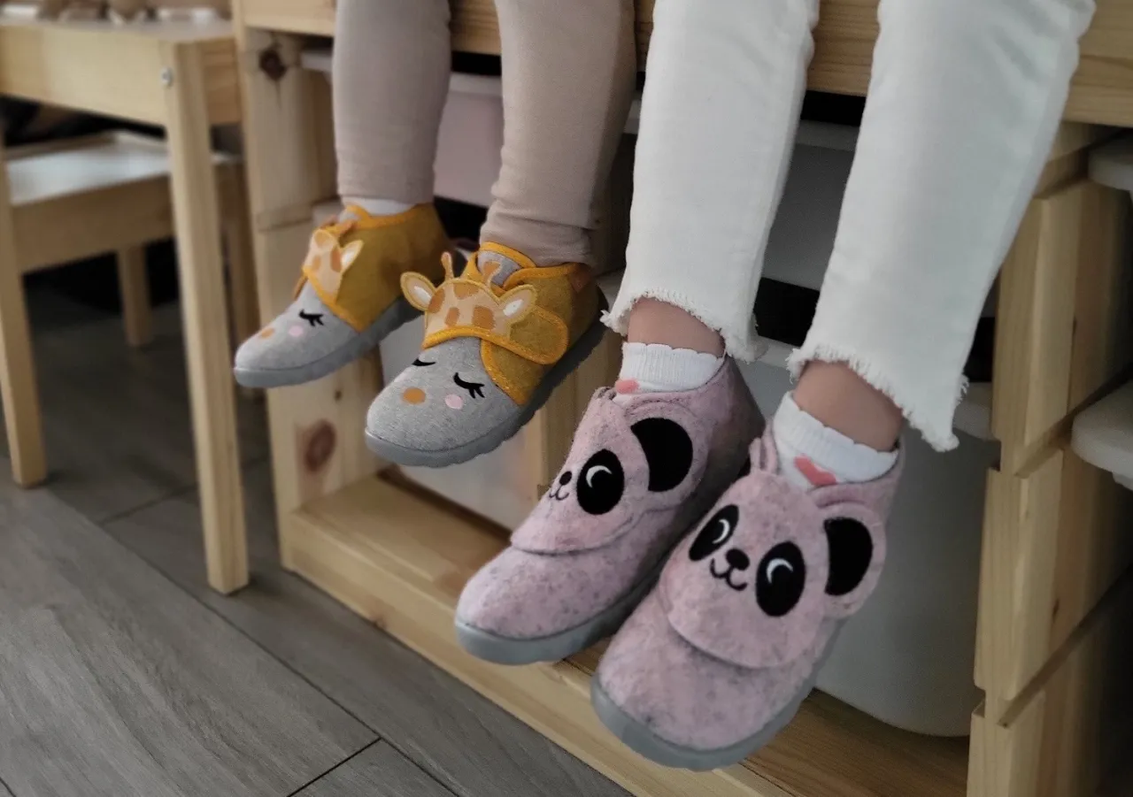 Jakie kapcie do przedszkola wybrać, by zapewnić dziecku komfort?