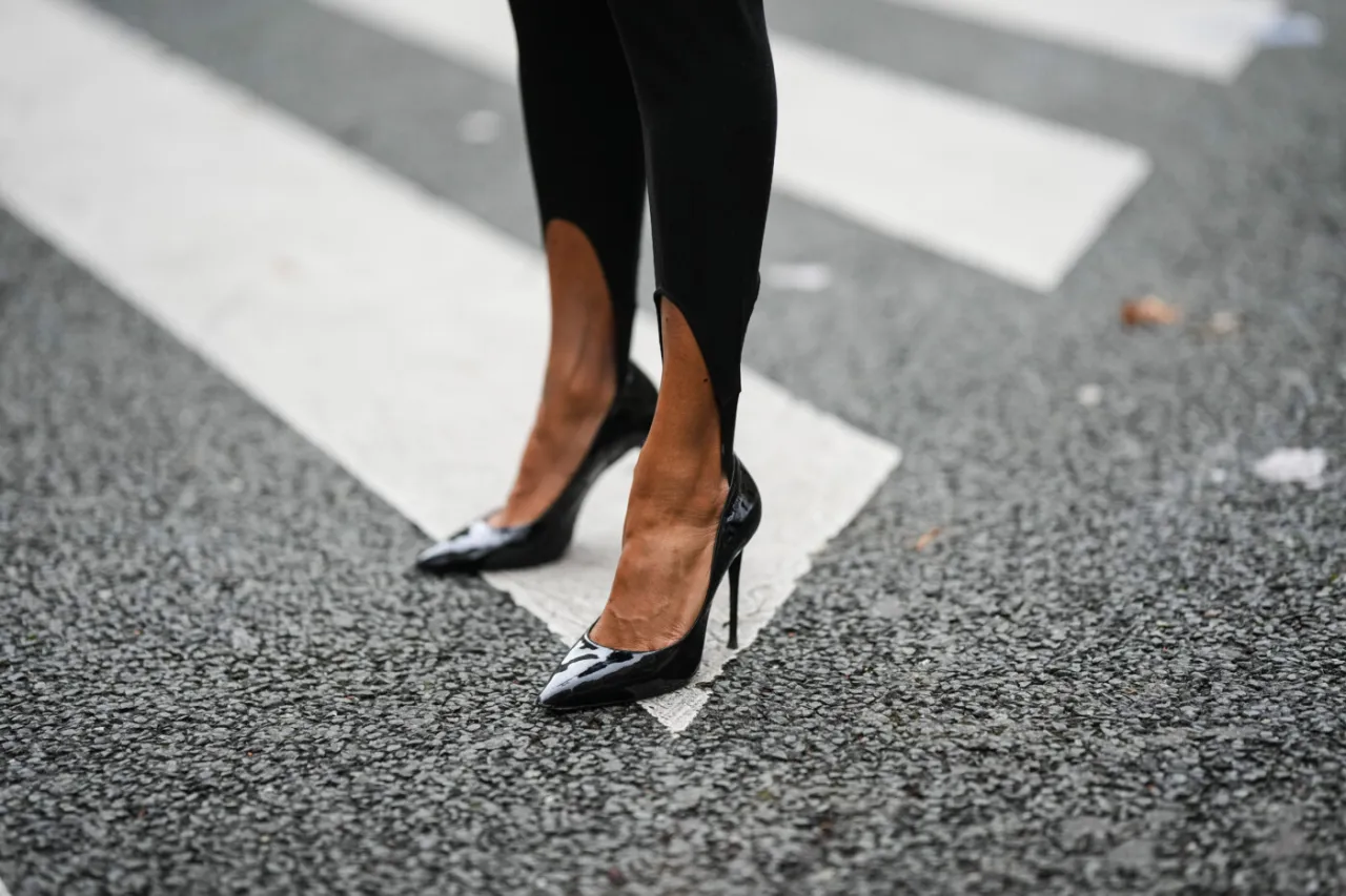 Jak usunąć rysy z lakierowanych szpilek i przywrócić ich blask