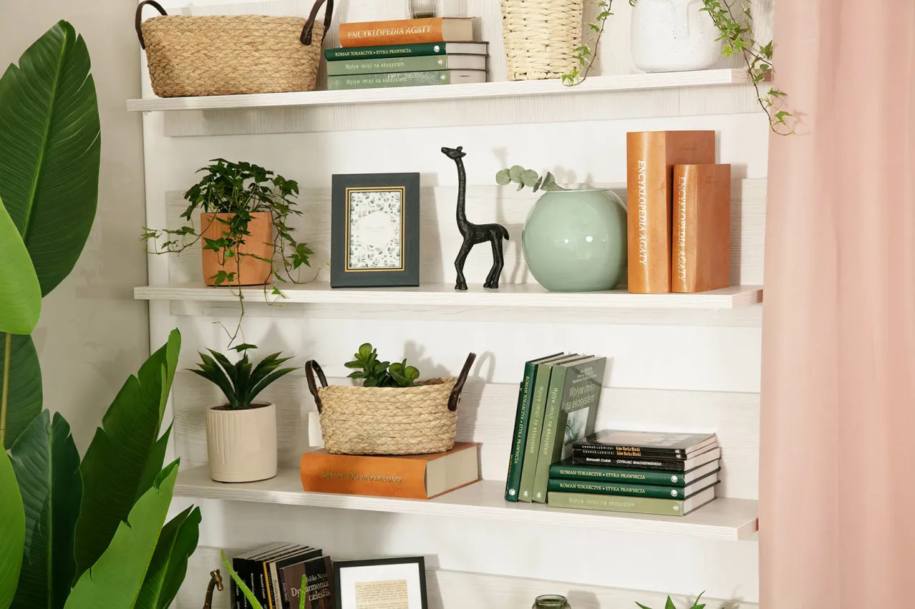 Półki w ścianie - inspirujące aranżacje dla Twojego wnętrza