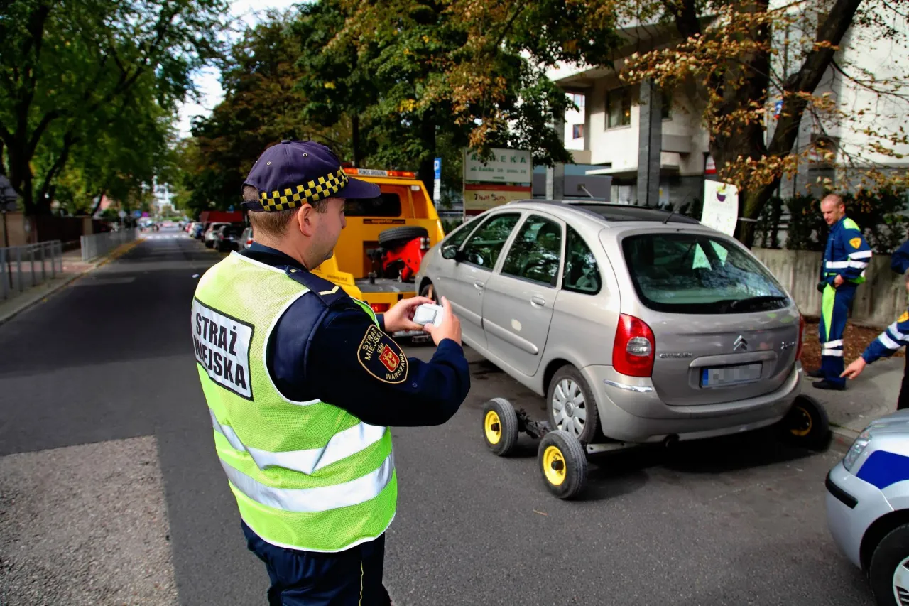 Ile kosztuje holowanie auta przez policję? Sprawdź aktualne ceny i koszty