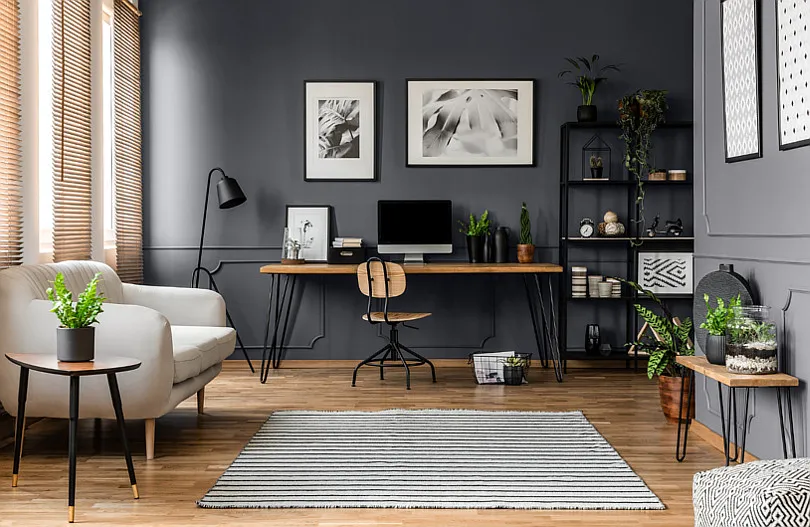 Jakie kolory pasują do brązu na ścianie, aby uniknąć przytłoczenia?