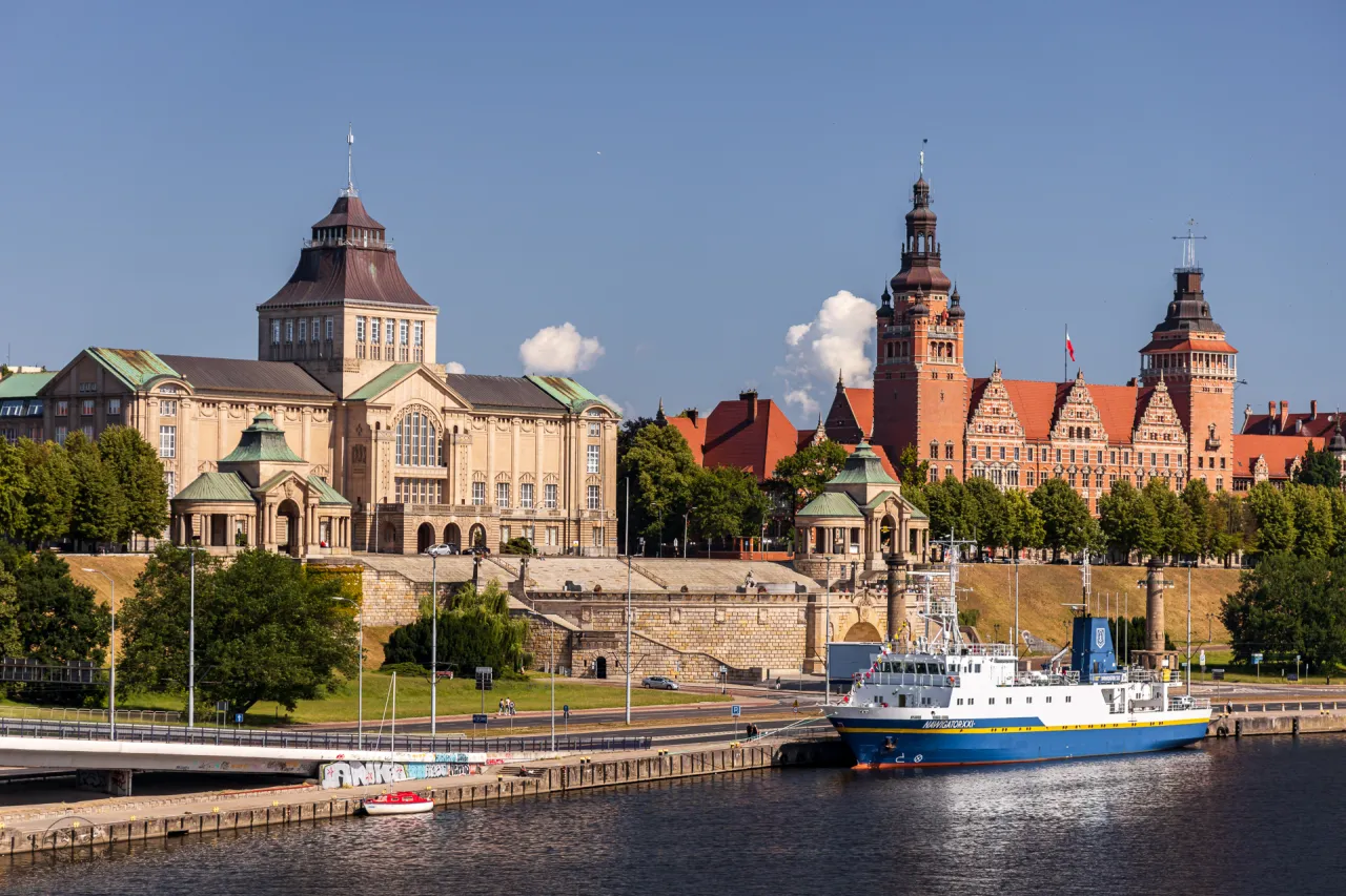 Szczecin - morze: Ile km? Szybki dojazd i praktyczne porady