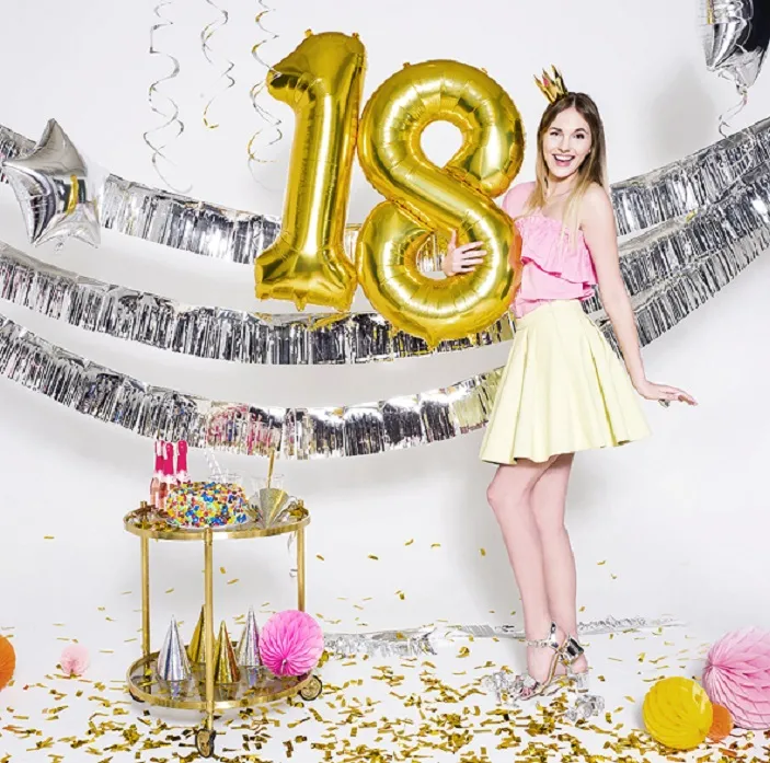 Wzruszające życzenia na 18: Jak uczcić dorosłość ze łzą w oku?