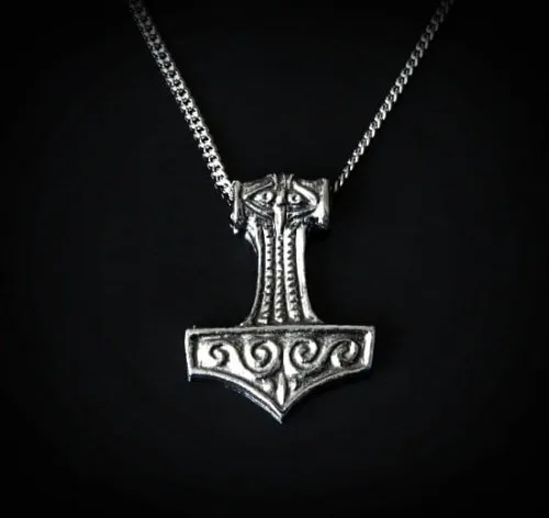 Naszyjnik młot Thora znaczenie: odkryj jego moc i symbolikę