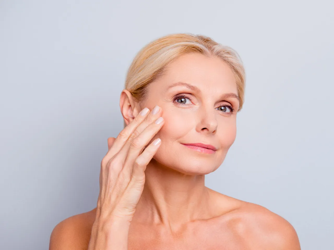 Botoks czy kwas hialuronowy na lwią zmarszczkę - co wybrać?