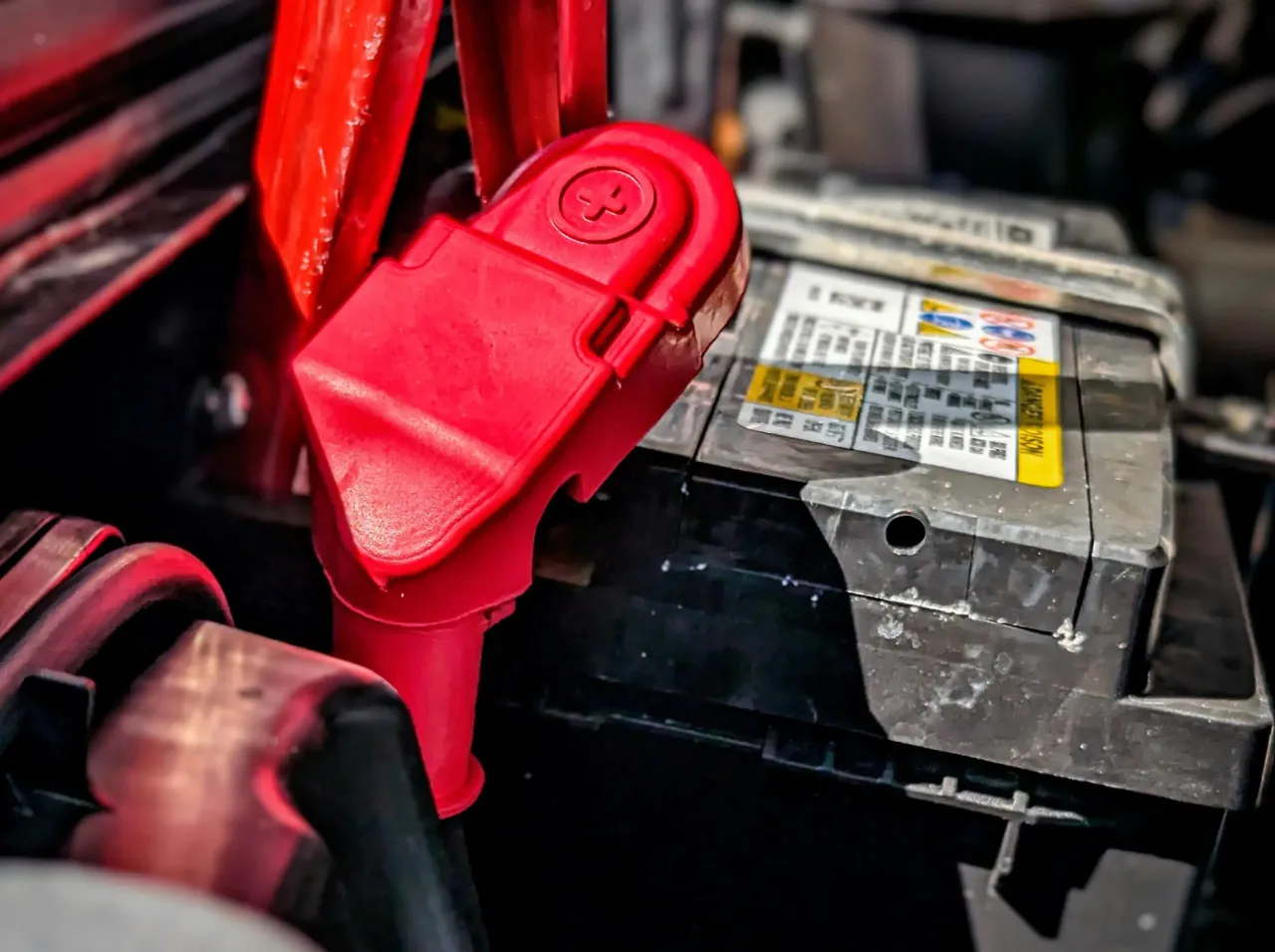 Alternator rozładowuje akumulator? Sprawdź objawy i jak to naprawić