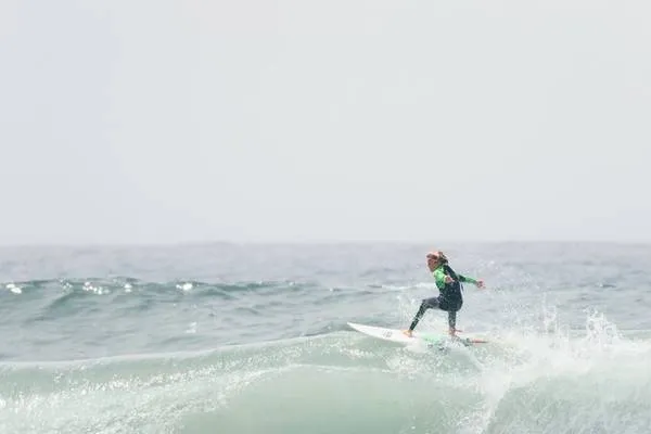 Najlepsze pianki do pływania: wybierz idealną dla siebie i uniknij błędów