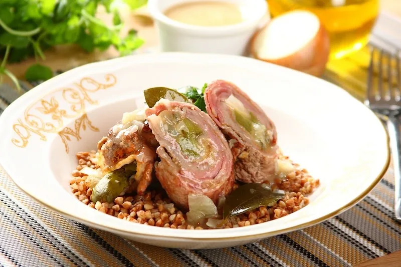 Zrazy z wołowiny - prosty przepis na pyszne polskie danie