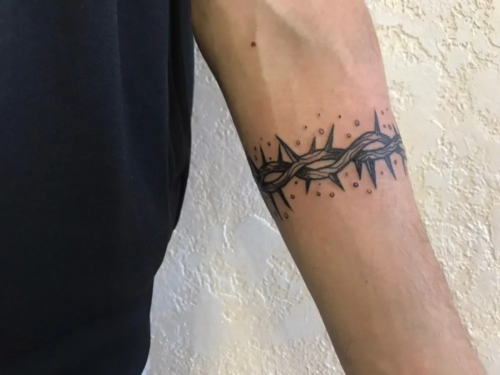 Tatuaż ciernie znaczenie - odkryj siłę i symbolikę trudności