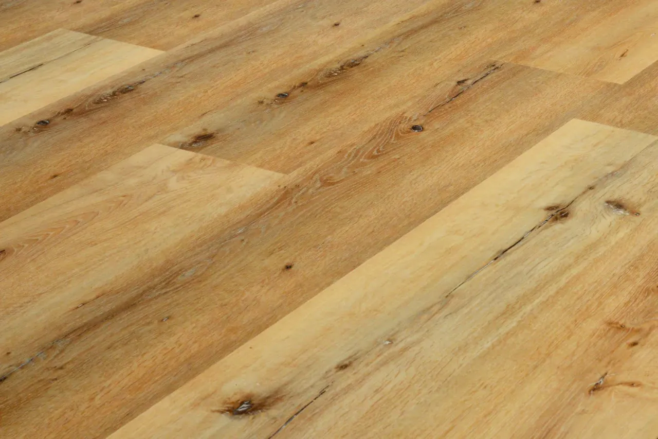 Panele winylowe na klik czy klejone - co wybrać dla swojego domu?