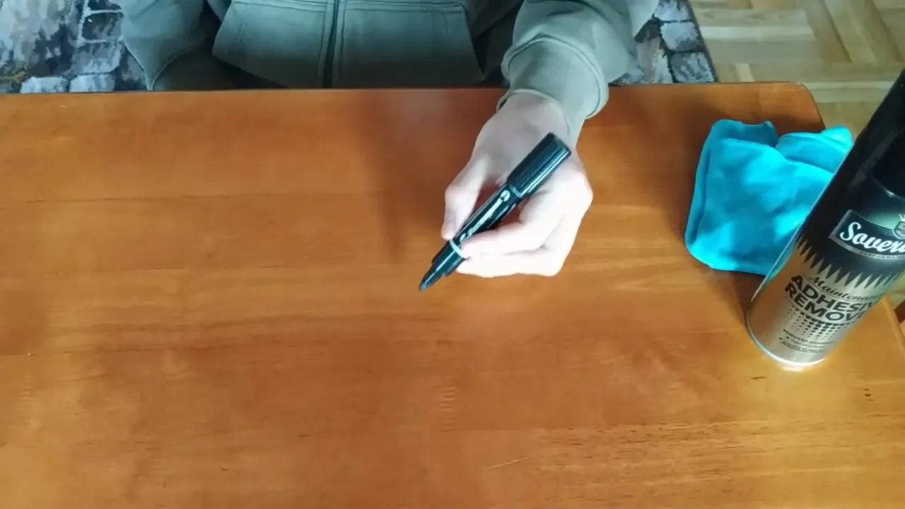 Skuteczne sposoby na usunięcie markera z mebli lakierowanych