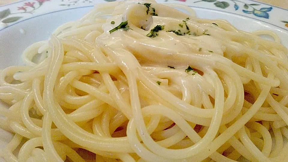 Ein einfaches Rezept für Käsesoße, das garantiert gelingt Ein einfaches Rezept für Käsesoße, das garantiert gelingt