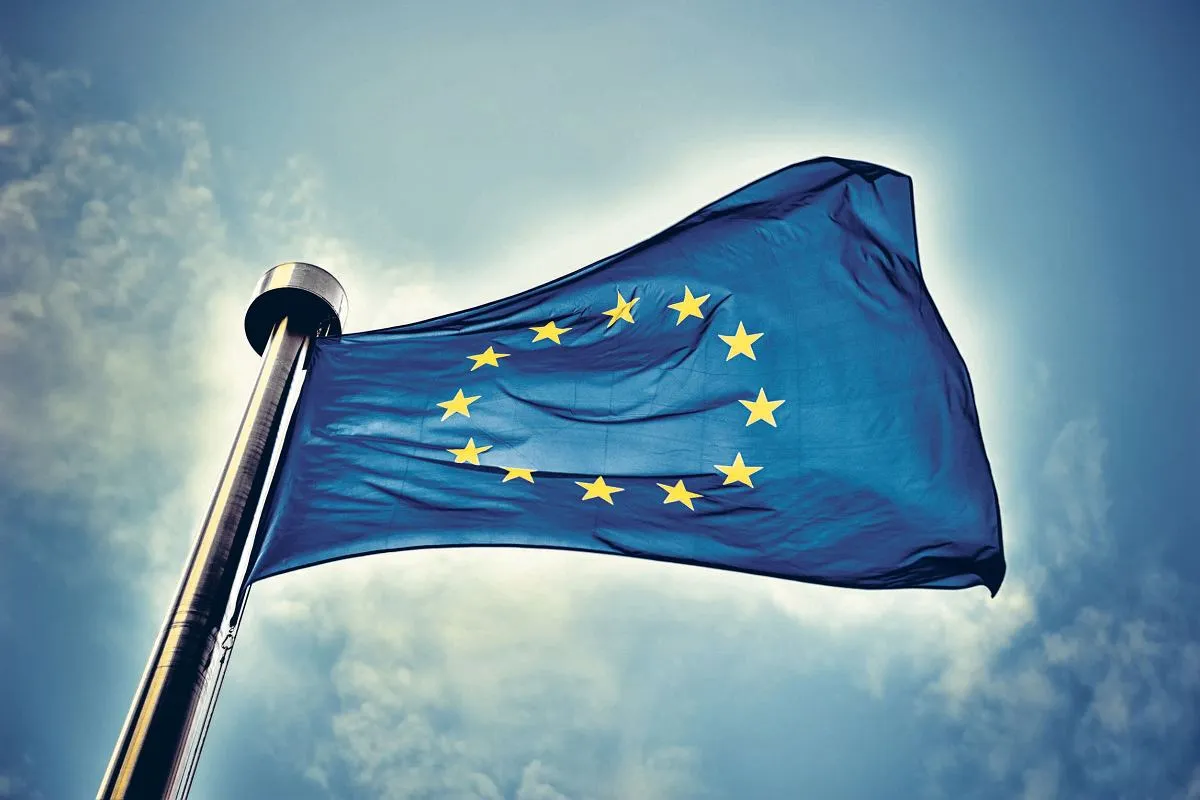 Jak wygląda flaga Unii Europejskiej? Odkryj jej symbolikę i historię