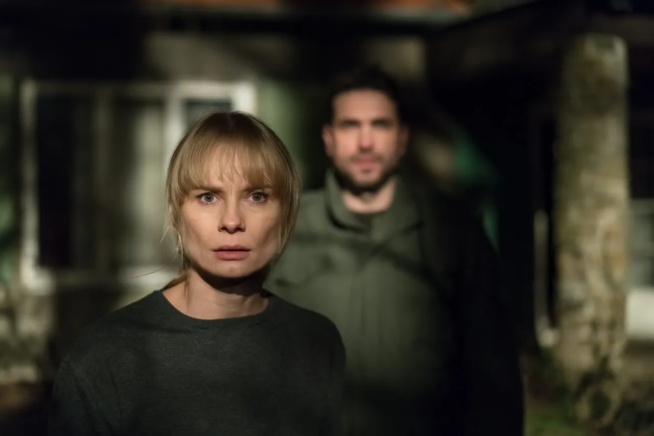 Ciemno, prawie noc streszczenie: Mroczne sekrety Wałbrzycha i Nike Ciemno, prawie noc streszczenie: Mroczne sekrety Wałbrzycha i Nike