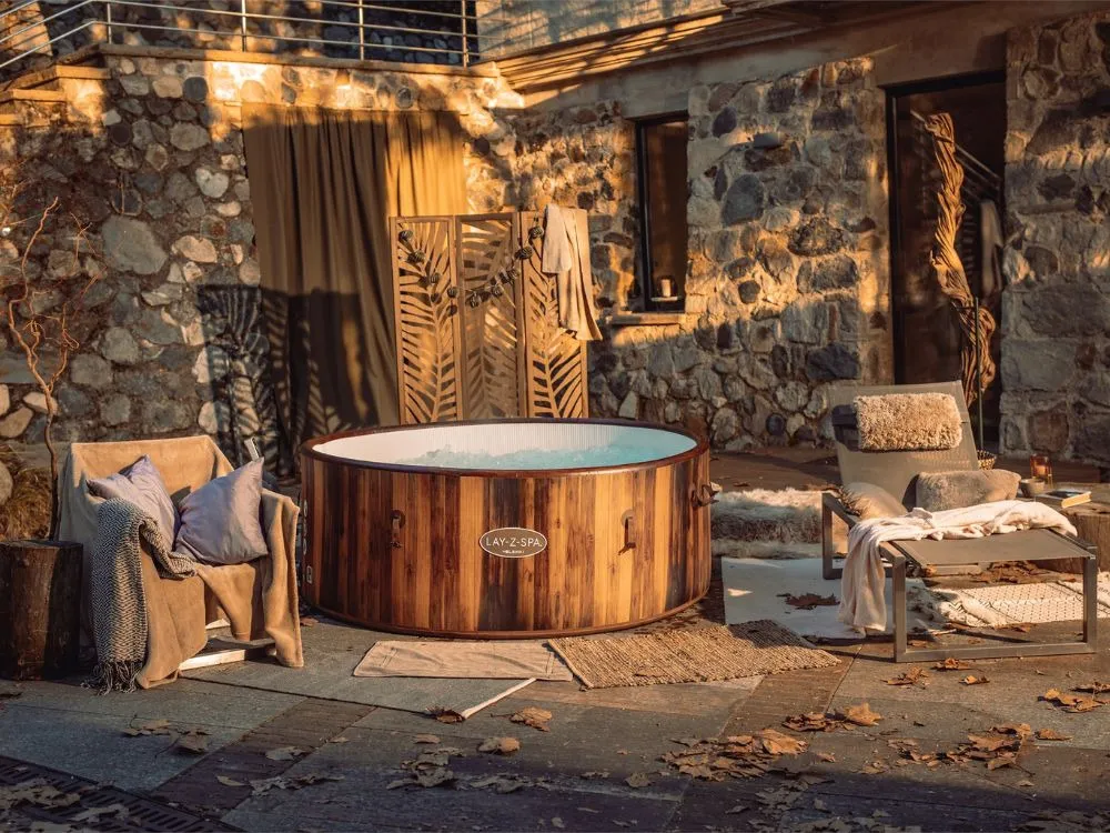 Czym obudować basen ogrodowy? Odkryj najlepsze materiały i pomysły