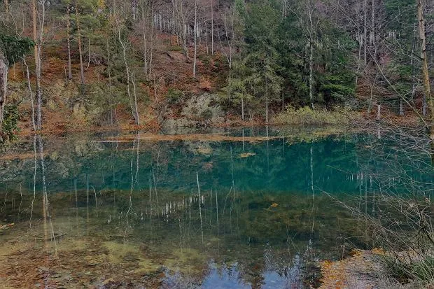 Kolorowe jeziorka kiedy najlepiej jechać, aby uniknąć tłumów?