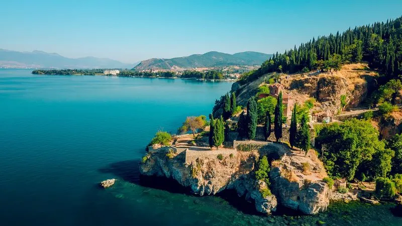 Jezioro Ochrydzkie: Tajemnice, atrakcje i niezapomniane widoki