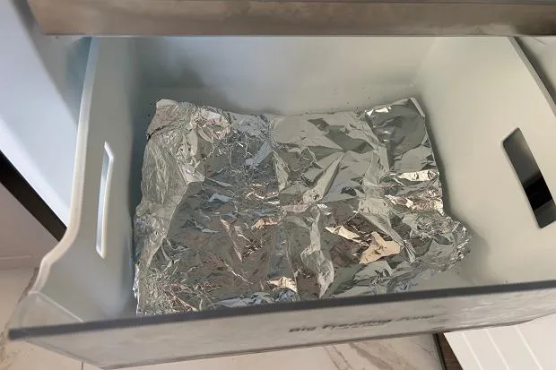 Czy folia aluminiowa przewodzi prąd – zaskakujące właściwości metalu