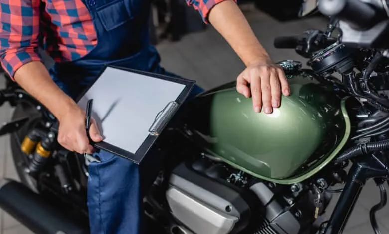 Ile kosztuje przerejestrowanie motoroweru? Zaskakujące opłaty i szczegóły