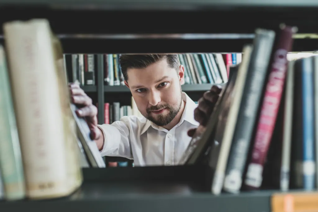 Osiedle RZNiW – co to znaczy i jakie tajemnice skrywa powieść? Osiedle RZNiW – co to znaczy i jakie tajemnice skrywa powieść?