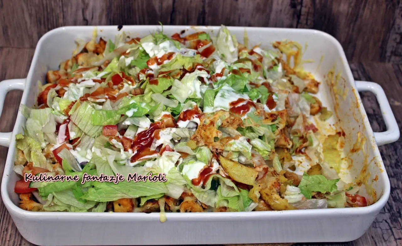 Zapiekanka z frytek i kurczaka: Szybki przepis na obiad Kapsalon