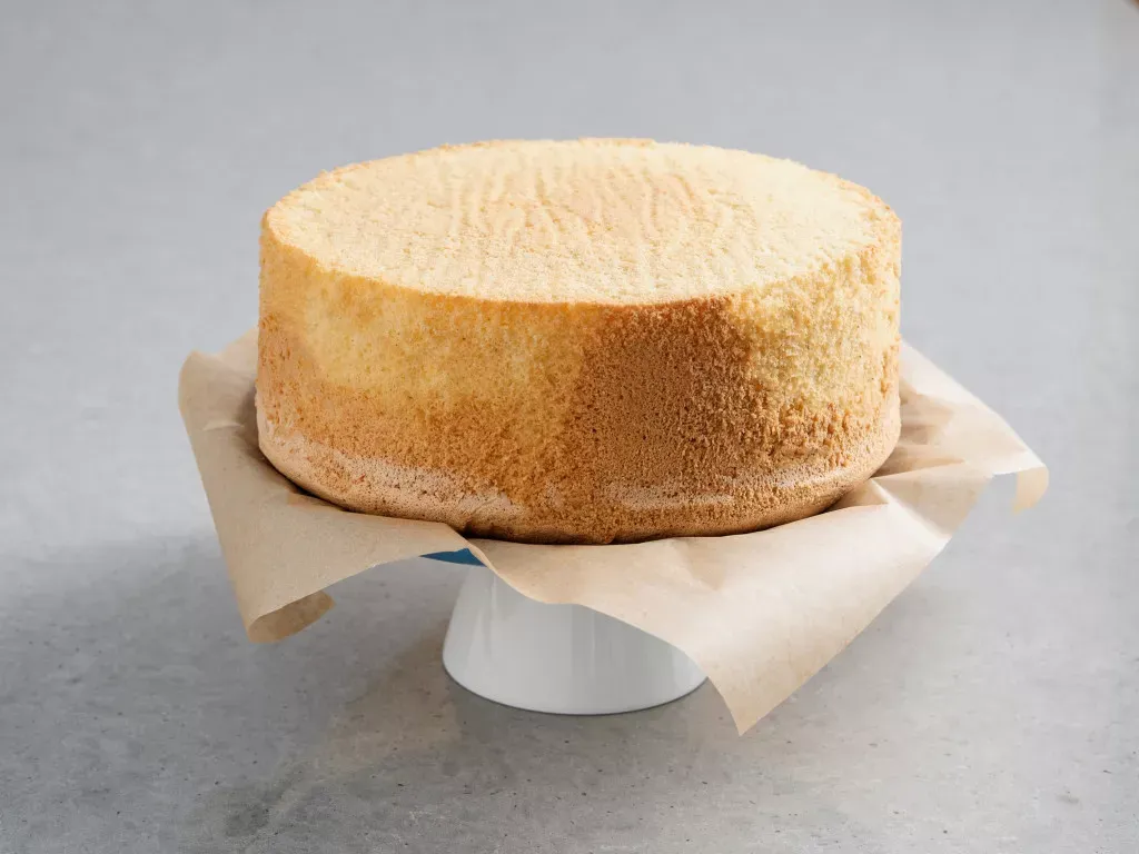 Biszkopt z 3 jajek: Błyskawiczny przepis na puszysty wypiek