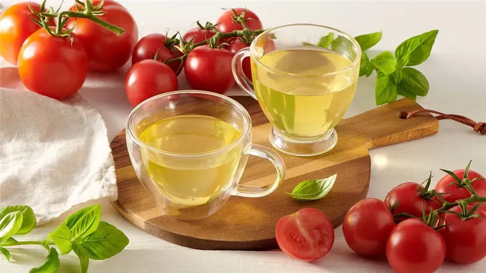 Sok pomidorowy czy zdrowy? Odkryj jego zalety i zagrożenia zdrowotne