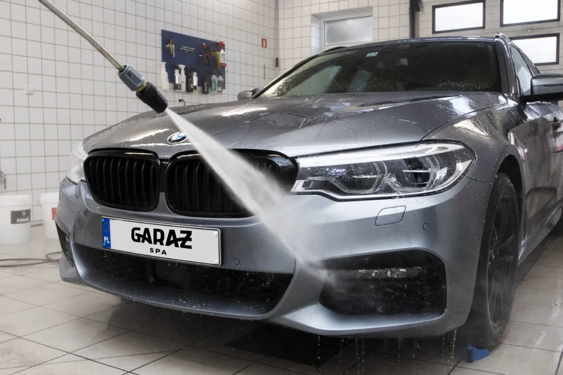 Jak prawidłowo myć samochód z powłoką ceramiczną, by uniknąć uszkodzeń