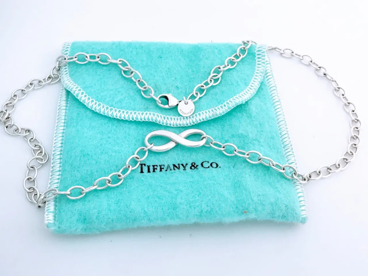 Tiffany & Co naszyjnik – odkryj najlepsze modele i ceny, które zachwycą