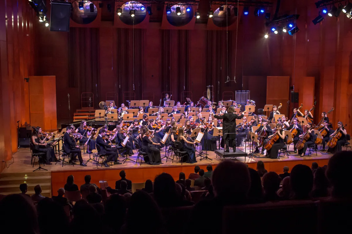 Legnicka orkiestra symfoniczna: historia, koncerty i lokalne znaczenie