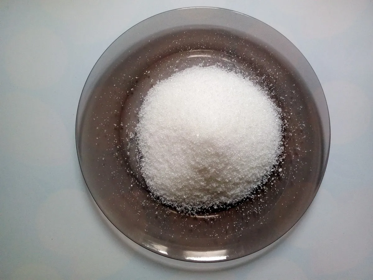 Ile szklanek to 20 dag cukru? Prosty przelicznik w kuchni