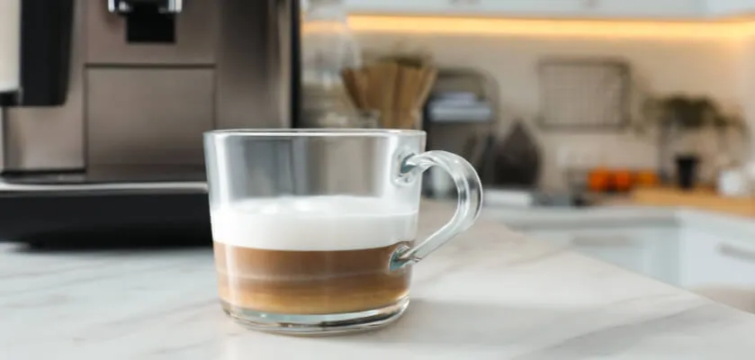 Dlaczego nie spienia mleka w ekspresie do kawy? Oto najczęstsze przyczyny