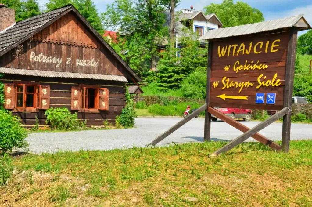 Gdzie zjeść w Wetlinie? Odkryj najlepsze lokalne smaki Bieszczad