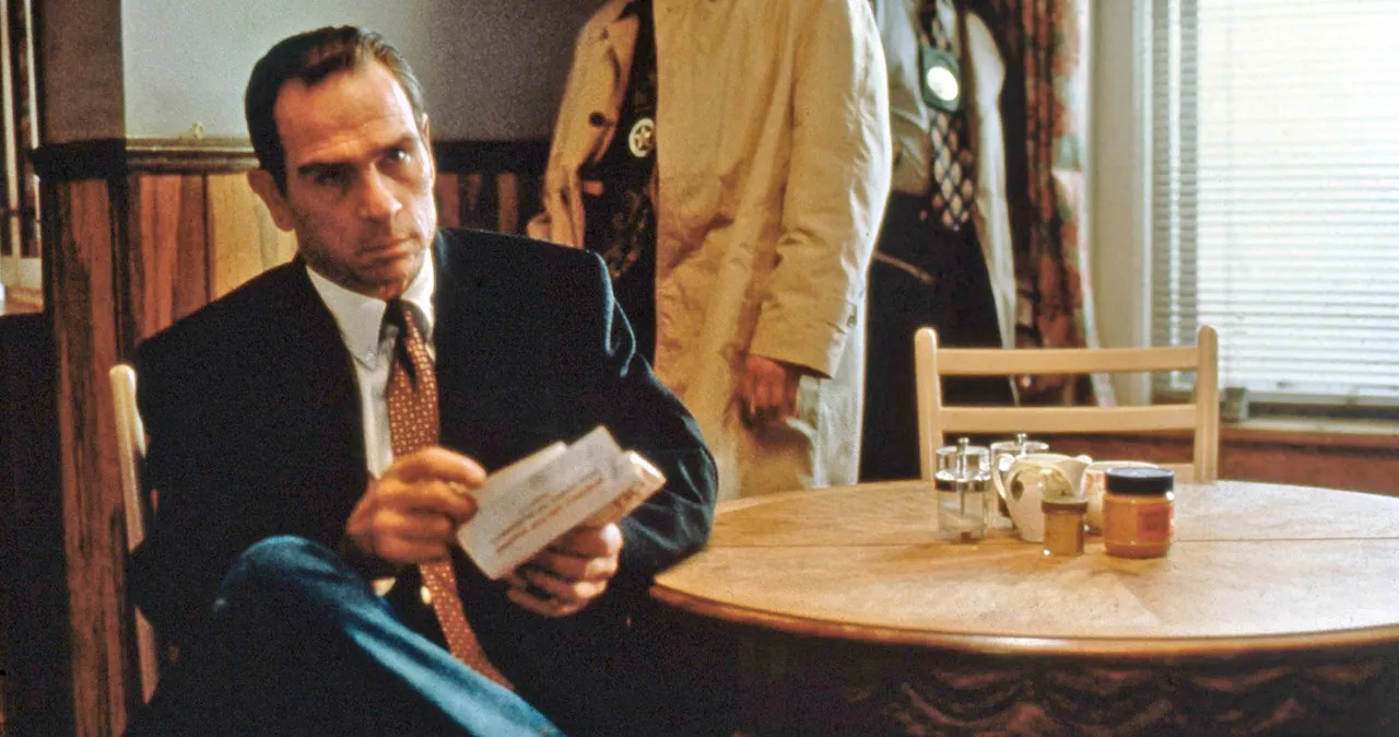 Jak Tommy Lee Jones w Ściganym - pełny cytat i jego kontekst w Kilerze