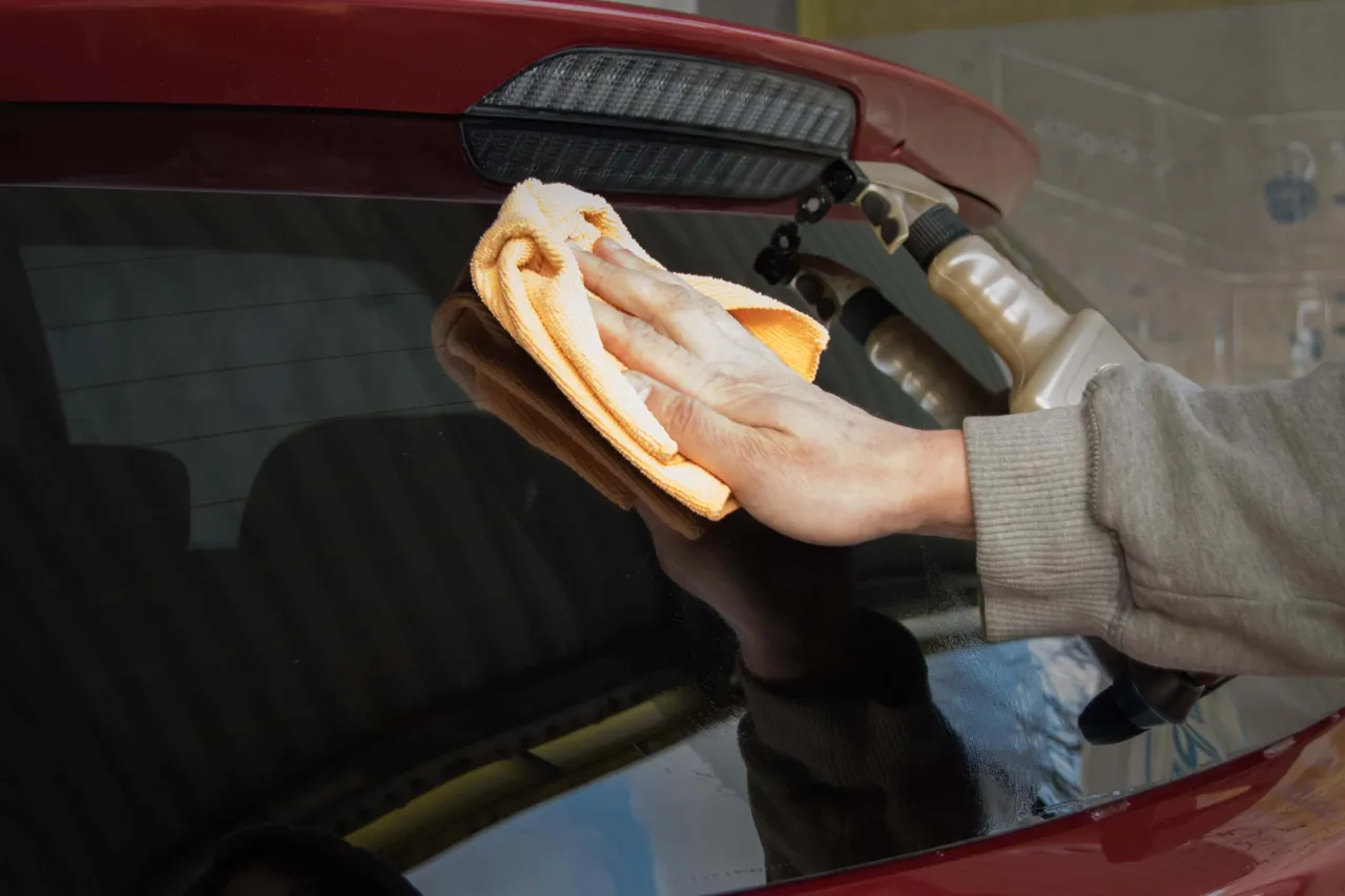 Myjnia bezdotykowa - Jak umyć auto szybko i bez poprawek?