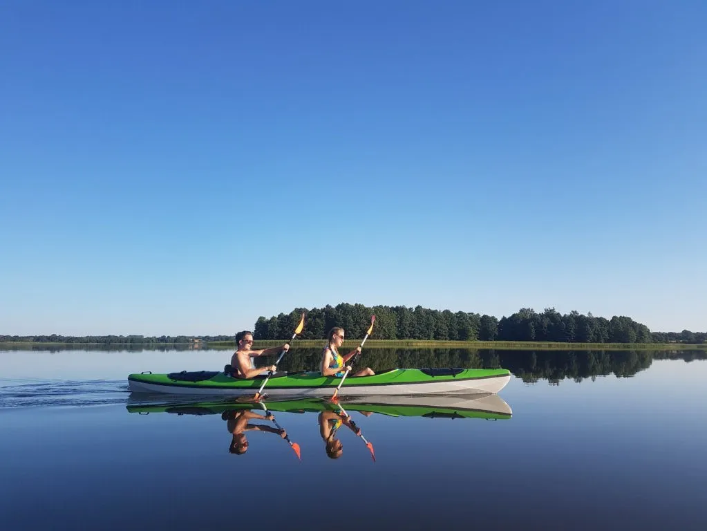 Spływ kajakowy Giżycko - najlepsze trasy i wypożyczalnie kajaków