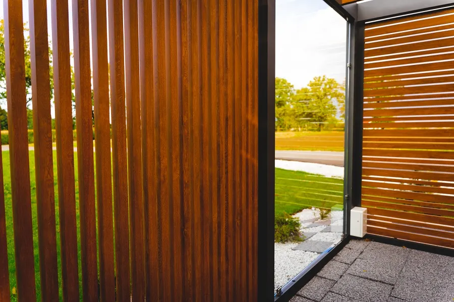 Jak ogrodzić taras: najlepsze pomysły i porady na udane ogrodzenie