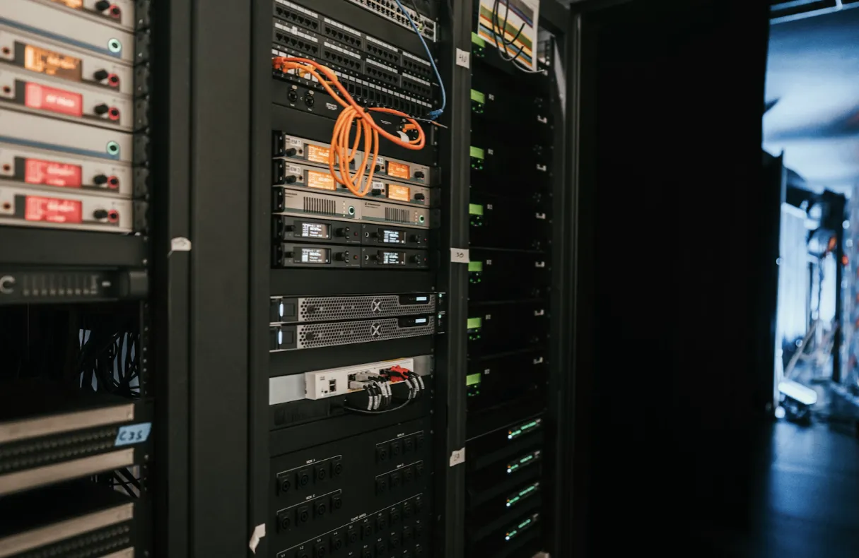 Edge vs Cloud AI — gdzie trzymać mózgi produktu