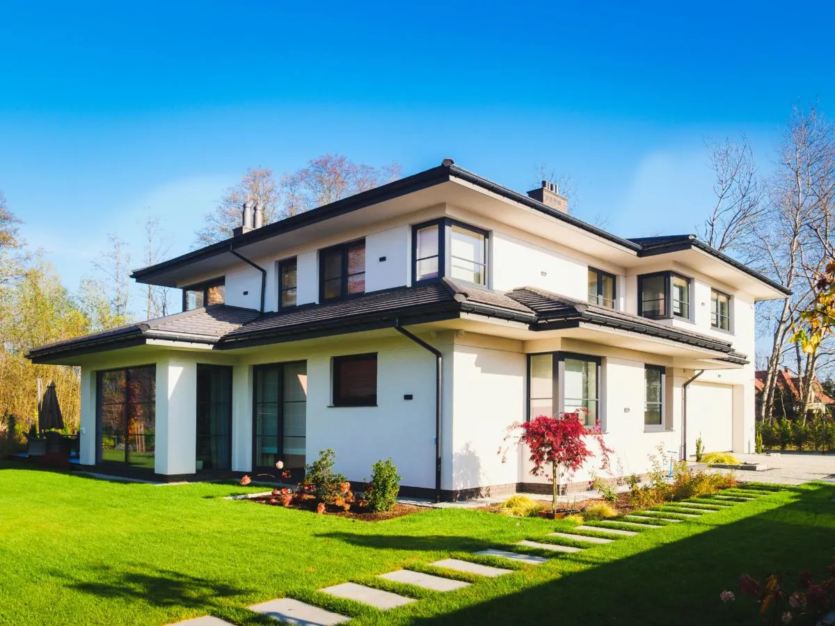 Ile kosztuje budowa domu energooszczędnego? Zobacz zaskakujące wydatki!