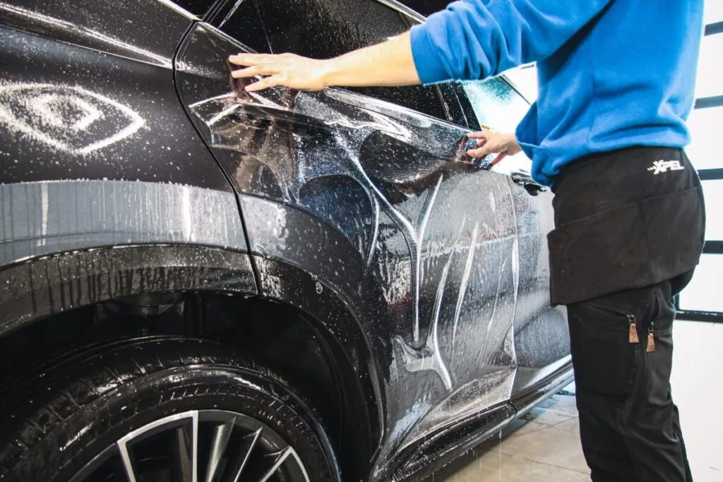 Polerowanie samochodu: Ile kosztuje i za co płacisz? Pełny cennik